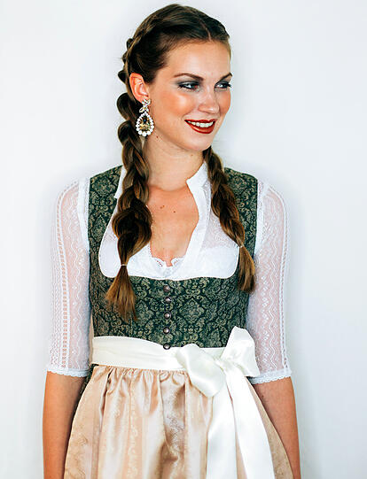 In unserer Fotostrecke sehen Sie, was Sie beim Wiesn-Styling im Dressler SALON MUNICH erwartet.