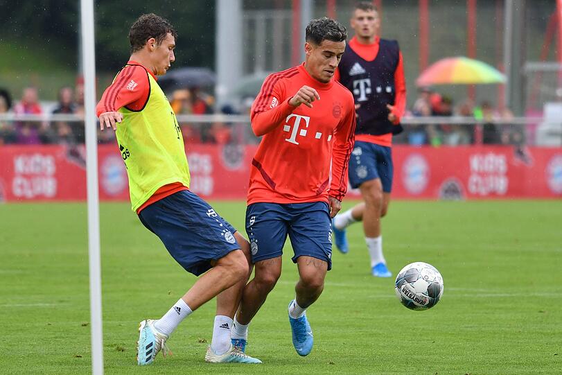 Hier nimmt es Coutinho gegen Benjamin Pavard auf...