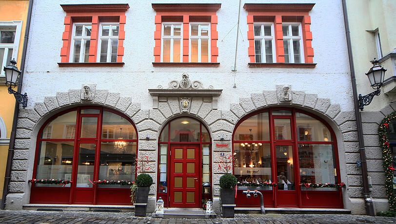 Die Fassade des ehemaligen "Boettners" (Foto) ist die gleiche geblieben - im Inneren herrscht jetzt aber Alfons Schuhbeck: Am Dienstag eröffnet er sein Restaurant "Schuhbecks Fine dining im Boettners". Die Fassade des ehemaligen "Boettners" (Foto) ist die gleiche geblieben - im Inneren herrscht jetzt aber Alfons Schuhbeck: Am Dienstag eröffnet er sein Restaurant "Schuhbecks Fine dining im Boettners".
