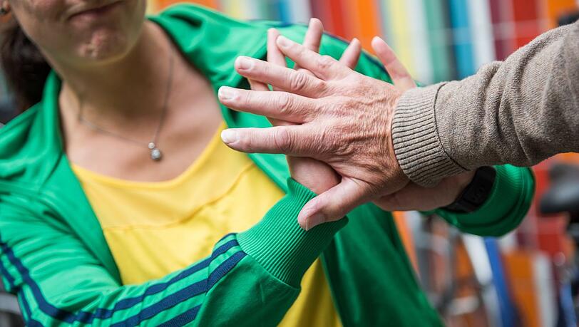 Am Mittwochmorgen wurde eine 35-jährige Mutter von einem wohnsitzlosen Slowaken begrapscht. Am Mittwochmorgen wurde eine 35-jährige Mutter von einem wohnsitzlosen Slowaken begrapscht.