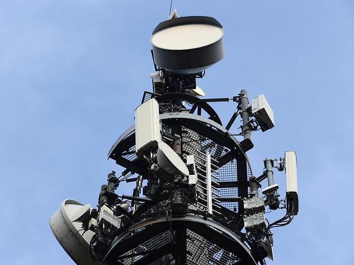 Sendemast für den Mobilfunk-Standard 5G für Telefonie und Internet. Foto: Soeren Stache/dpa-Zentralbild/dpa/Symbolbild