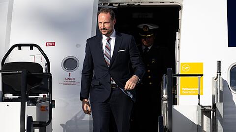 Kronprinz Haakon ist in München gelandet.