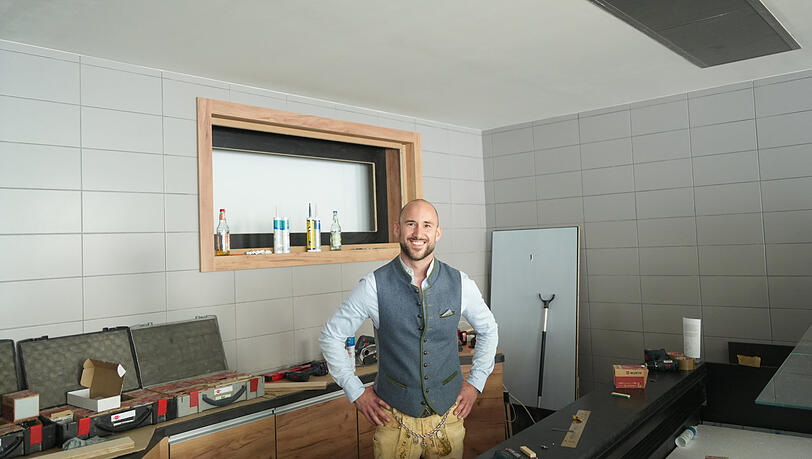 Florian Weil hat schon angefangen, seine Familien-Metzgerei im neuen Verkaufshäusl einzurichten. Florian Weil hat schon angefangen, seine Familien-Metzgerei im neuen Verkaufshäusl einzurichten.