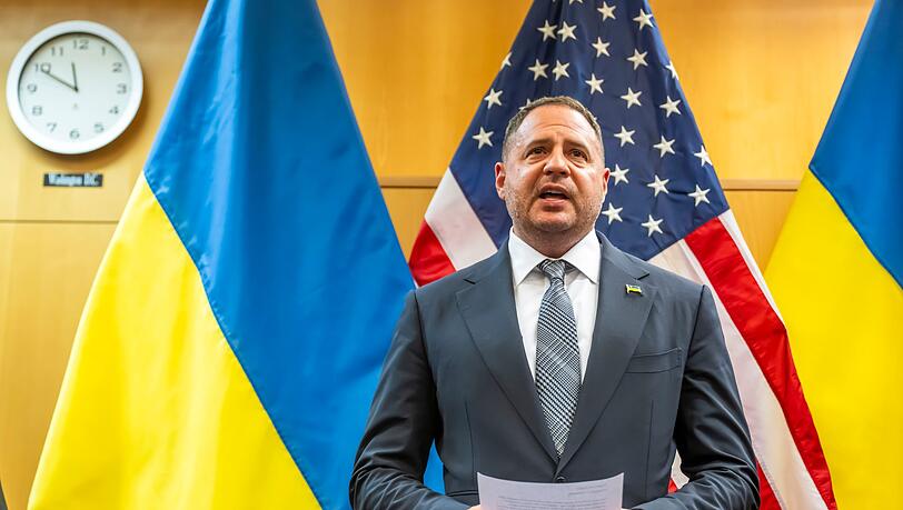 Auch Selenskyjs Bürochef Andrij Jermak steht im Fokus der Ermittler. (Archivbild)