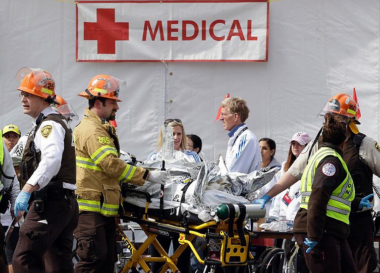Drei Tote und mehr als 140 Verletzte - Bilder vom Bombenterror in Boston