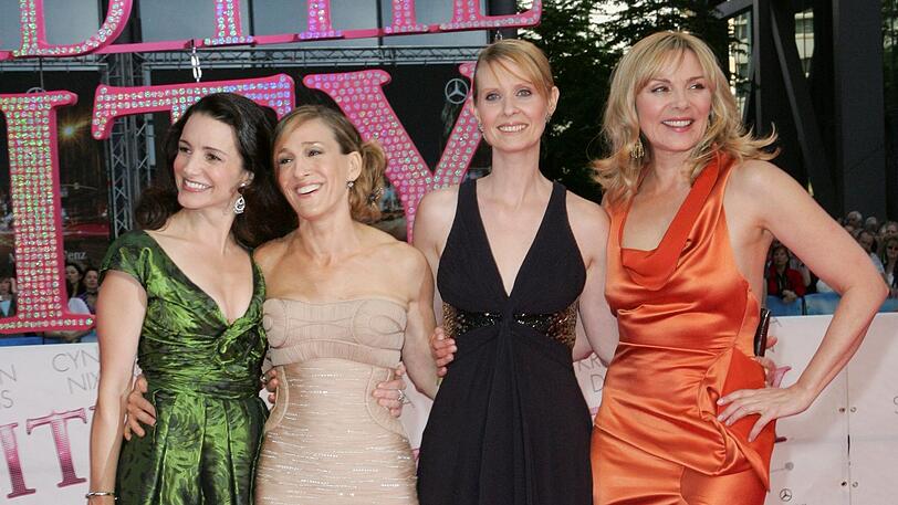 Beste Freundinnen vor der Kamera, fiese Zicken hinter den Kulissen? Am Set von "Sex and the City" kam es vor allem zwischen Sarah Jessica Parker (2.v.l.) und Kim Cattrall (r.) zu Streitereien.