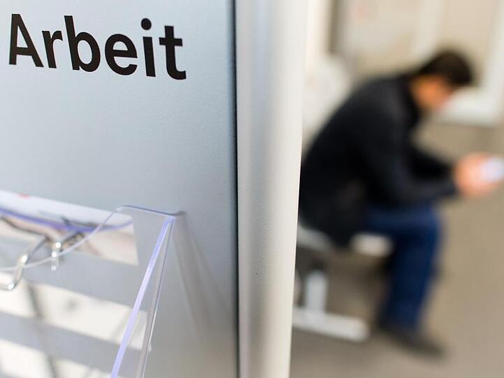 Was ist Arbeit wert? Und welche Bezahlung gefährdet Beschäftigung? Die Mindestlohnkommission legt einen Vorschlag zur die Höhe des gesetzlichen Mindestlohns vor.