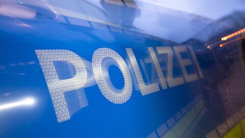Die Polizei hat einen verurteilten Straftäter gefasst, der längst hätte im Gefängnis sitzen sollen. (Symbolbild)
