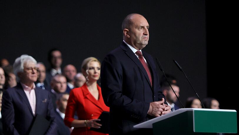 Bulgariens Ex-Pr&auml;sident Radew steht mit seinem B&uuml;ndnis vor einem deutlichen Sieg.
