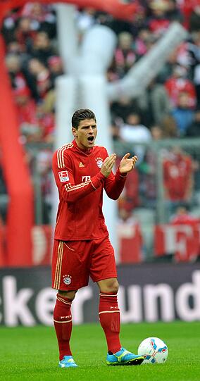 MARIO GOMEZ: Fand in Halbzeit eins kaum statt. Metzelder lief ihn ab, Müller drängte in seine Räume. Zu zögerlich frei vor Hildebrand (49.), ließ sich abdrängen - Außennetz. Fleißig, aber unglücklich. Musste früher raus (72.). Note 5