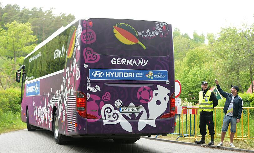Die Nationalmannschaft ist in Danzig gelandet: Am Montag bezieht der DFB-Tross sein EM-Quartier in Polen.