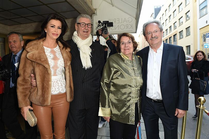 Dirk Kronsbein und seine Freundin Bianca Cavallo mit Christian Ude und Frau Edith Welser-Ude