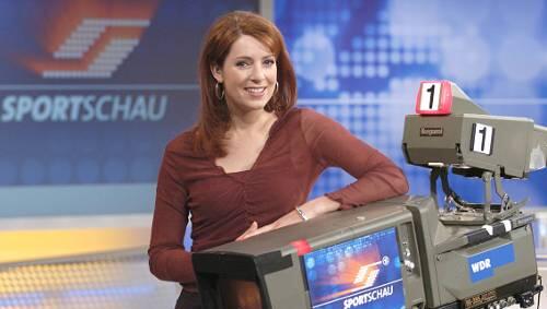 Seit 2004 moderiert Monica Lierhaus die ARD-Sportschau. Nach einer Operation liegt sie im künstlichen Koma. Seit 2004 moderiert Monica Lierhaus die ARD-Sportschau. Nach einer Operation liegt sie im künstlichen Koma.
