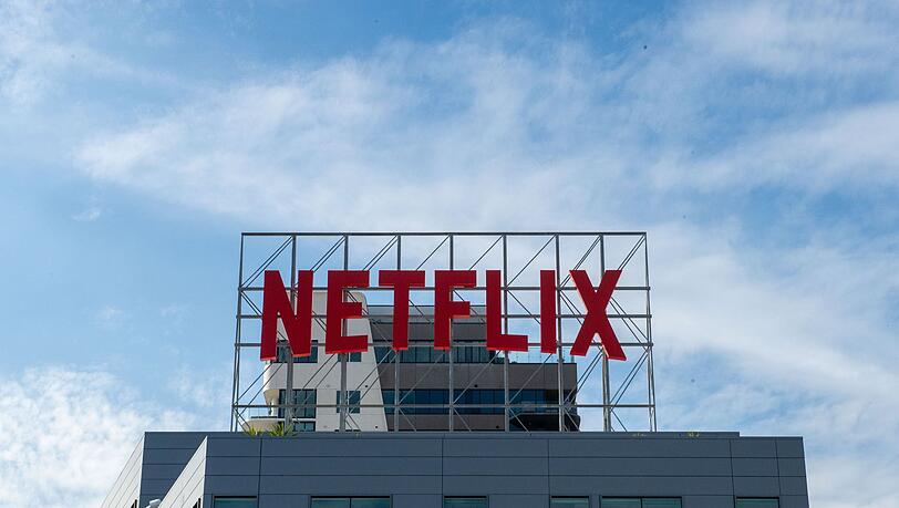 Netflix hat inzwischen mehr als 94 Millionen Kunden mit Anzeigen-Abos. (Archivbild)