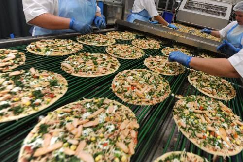 Ein Klassiker: die Schinkenpizza. In manchen Fällen handelt es sich lediglich um Schummel-Schinken.
