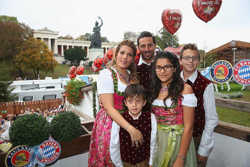 Weitere Bilder vom Bayern-Besuch auf der Wiesn 2014