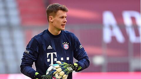 Münchens Torwart Alexander Nübel beim Aufwärmen vor dem Spiel.