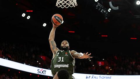 Ab zum Sieg: Devin Booker hebt gegen Maccabi ab.