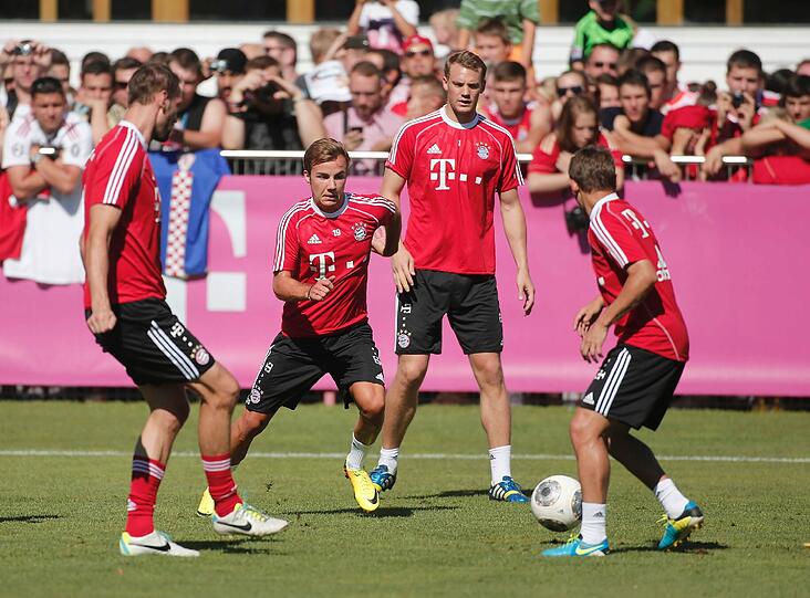 Sehen Sie hier weitere Bilder vom ersten Mannschaftstraining mit Mario Götze.