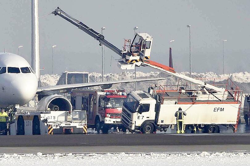 Am Mittwoch kollidierte am Münchner Flughafen ein Airbus mit zwei Enteisungsfahrzeugen. Es entstand ein hoher Sachschaden.