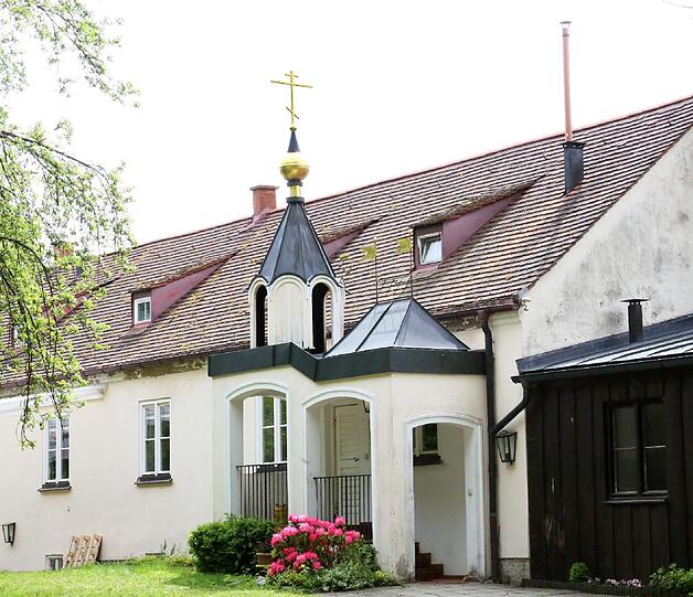 ... liegt am Schirmerweg in Obermenzing.