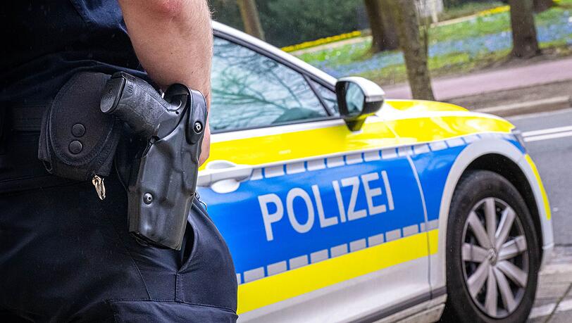 Nach einem Streit in Bremen stirbt ein Mann noch am Tatort. (Symbolbild) Nach einem Streit in Bremen stirbt ein Mann noch am Tatort. (Symbolbild)