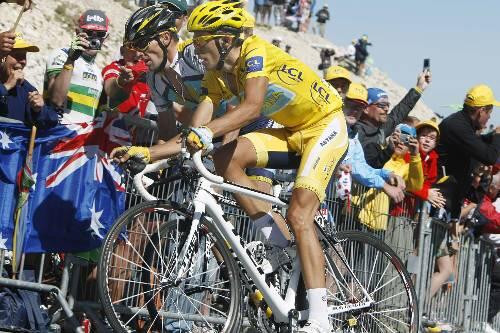 Rivalen, die sich beide als Sieger fühlen durften: Alberto Contador im Gelben Trikot, neben ihm Lance Armstrong.