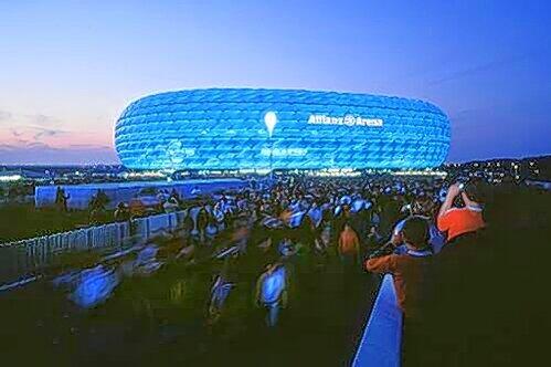 &bdquo;Da muss man auch mal in den sauren Apfel beißen&ldquo;: Die Fans und die Arena, die ungeliebte Spielstätte der Löwen.