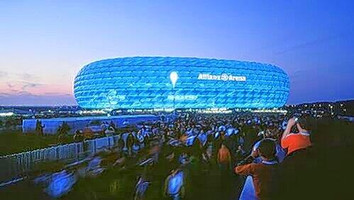 „Da muss man auch mal in den sauren Apfel beißen“: Die Fans und die Arena, die ungeliebte Spielstätte der Löwen. „Da muss man auch mal in den sauren Apfel beißen“: Die Fans und die Arena, die ungeliebte Spielstätte der Löwen.