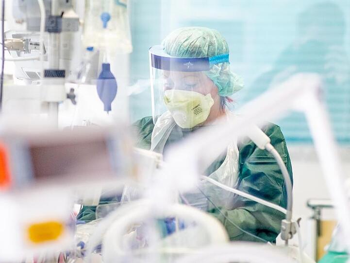 Laut der Studie lag die Sterblichkeit bei Patienten, die beatmet wurden, bei 53 Prozent.