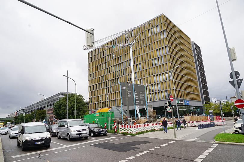 Wahrzeichen: der "Laimer Würfel" an der Landsberger Straße.