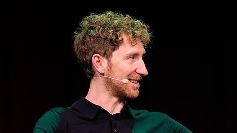 Louis Klamroth hat im Podcast "Deutschland3000" &uuml;ber seine Arbeit als ARD-Polittalker gesprochen.