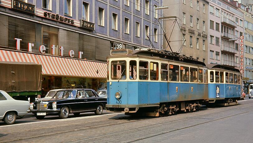 Ein D-Wagen. Die letzten zog man nach den Olympischen Spielen 1972 aus dem Verkehr. Ein D-Wagen. Die letzten zog man nach den Olympischen Spielen 1972 aus dem Verkehr.