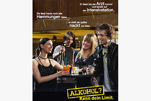 Mit solchen Plakaten warnt die Bundeszentrale für gesundheitliche Aufklärung in Köln vor den Gefahren des Alkohols.