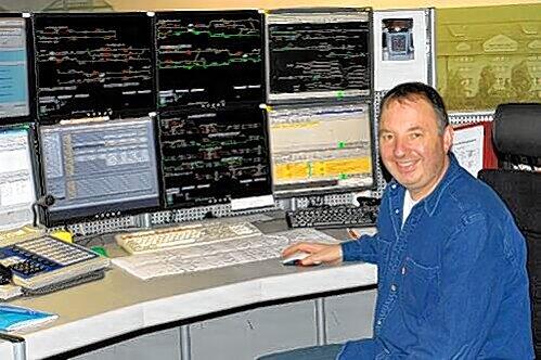 Fahrdienstleiter Thomas Hildebrandt bedient 300 Signale