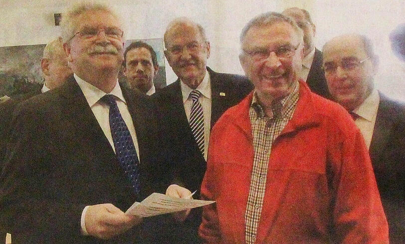 ...hier ist der Mann von den Freien Wählern noch zu sehen...