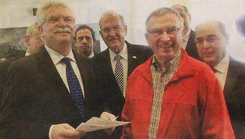 ...hier ist der Mann von den Freien Wählern noch zu sehen... ...hier ist der Mann von den Freien Wählern noch zu sehen...