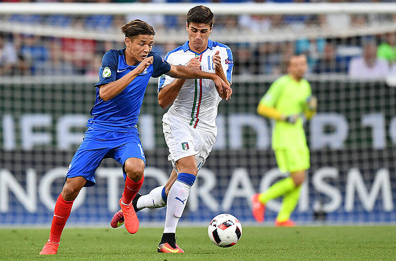 Überzeugte mit seinen Leistungen bei der U19-EM: Der Franzose Amine Harit (l.).