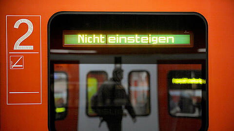 Kein guter Tag für die Münchner S-Bahn. Immer wieder gab es Probleme.