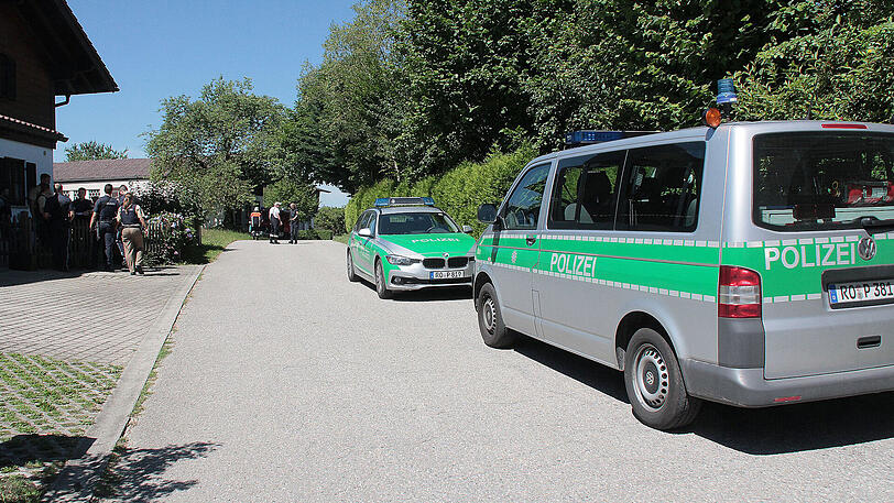 Ein Achtjähriger ist in Vogtareuth (Landkreis Rosenheim) erschossen worden. Die Bilder vom Tatort.