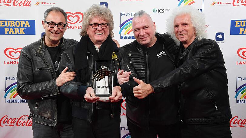 Roger Schüller (l-r), Klaus-Peter "Leo" Lietz, Philippe &bdquo;P.J.M.&ldquo; Seminara und "Jupp" Bauer von der Band The Lords, Preisträger Lifetime 2018 bei den Radio Regenbogen Awards, kommen zur Verleihung der Awards in den Europa-Park.