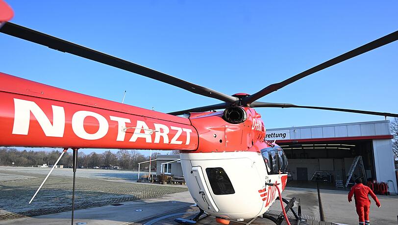 Ein Rettungshubschrauber brachte den 32-J&auml;hrigen in eine Spezialklinik. (Symbolbild)