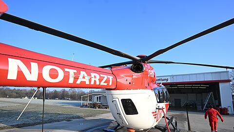 Ein Rettungshubschrauber brachte den 32-J&auml;hrigen in eine Spezialklinik. (Symbolbild)