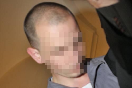 Er sollte auf die Tochter seiner Freundin aufpassen: Der Angeklagte Pjotr K. (19) gab gestern nur das Fesseln der Kleinen zu.