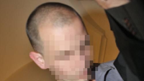 Er sollte auf die Tochter seiner Freundin aufpassen: Der Angeklagte Pjotr K. (19) gab gestern nur das Fesseln der Kleinen zu. Er sollte auf die Tochter seiner Freundin aufpassen: Der Angeklagte Pjotr K. (19) gab gestern nur das Fesseln der Kleinen zu.