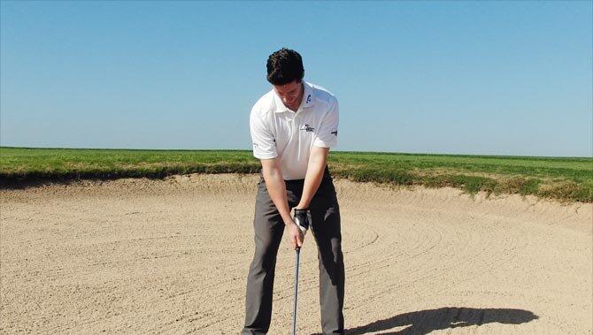 Der Schlag aus einem Fairwaybunker zählt für den durchschnittlichen Golfer zu den wohl schwierigsten Der Schlag aus einem Fairwaybunker zählt für den durchschnittlichen Golfer zu den wohl schwierigsten