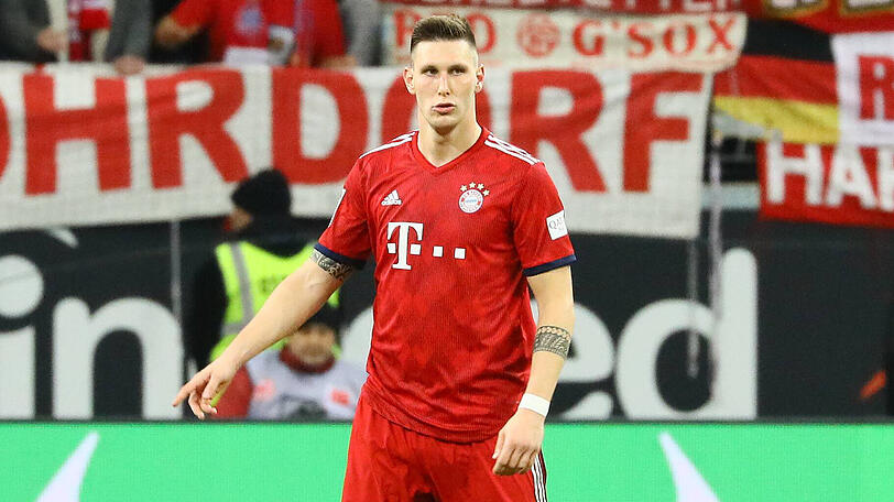 NIKLAS SÜLE, NOTE 3: Bewahrte die Bayern mit einem Tackling gegen Haller vor dem frühen 0:1 (8.), hatte zuvor schon einmal in höchster Not geklärt nach einem Patzer von David Alaba. Die Säule in der Abwehrmitte, fast immer auf der Höhe. Nur bei Jovics Tunnler sah er unglücklich aus (11.).