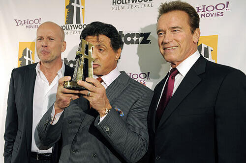 Geballte Ation-Power unter sich: Arnold Schwarzenegger mit Bruce Willis und Sylvester Stallone.