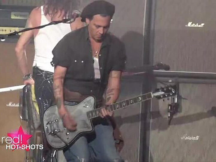 Johnny Depp auf der Bühne mit Aerosmith
