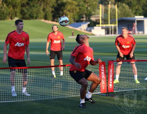 Fußball-Tennis: Die erste Trainingseinheit für Schweinsteiger mit den neuen Kollegen.